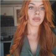 Laureata in Lingue e Culture Moderne impartisce lezioni di inglese e/o francese a studenti di scuole elementari, medie e superiori